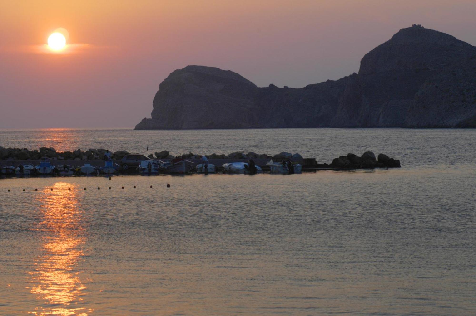 Dolphin Bay Seaside Resort & Suites 加利萨斯 外观 照片